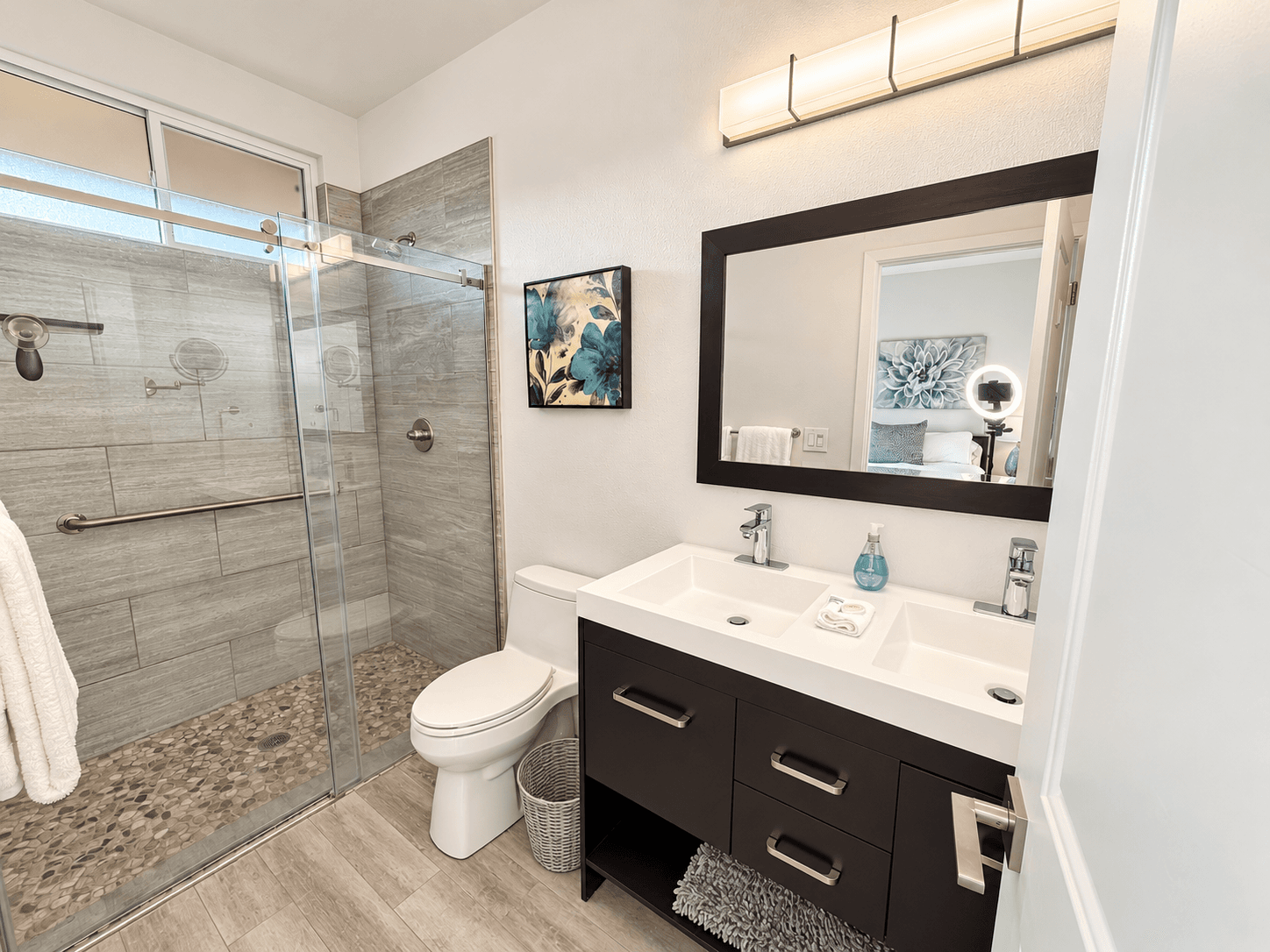Cabernet Suite en-suite bathroom with double vanity