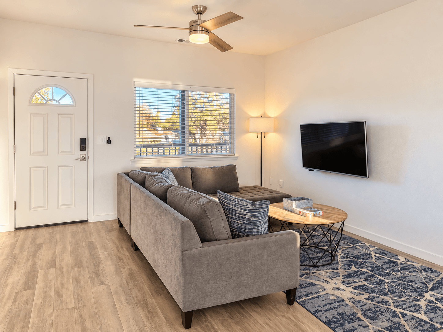 Cabernet Suite - Couch To Kitchen
