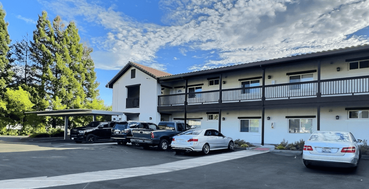 Sonoma Grove Suites property exterior